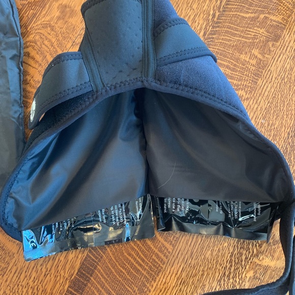 Activewrap shoulder hot/cold size small/medium. - Picture 4 of 6